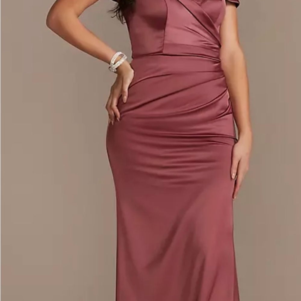 Elegant Backless Satin Dress in Plum